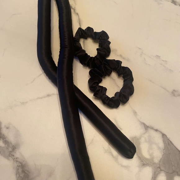 NWOT Heatless silk hair curler with two schrunchies - Picture 2 of 2